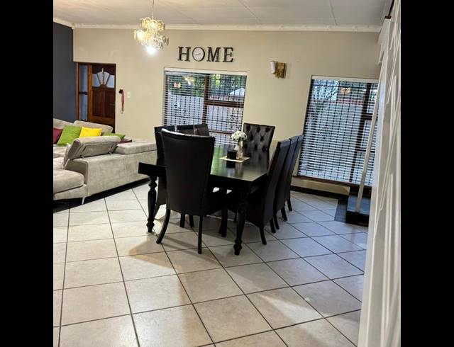 3 BEDROOM HOUSE FOR SALE IN EAST TOWN